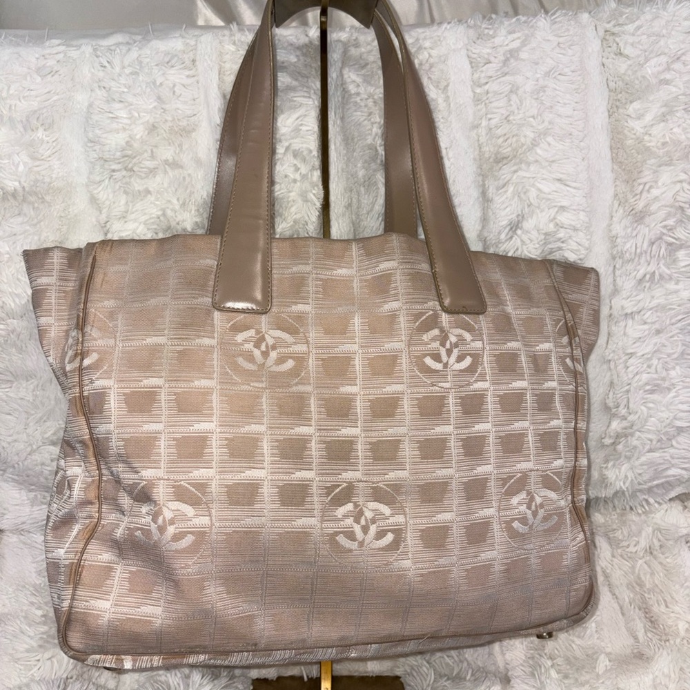 Vintage  Beige Chanel purse